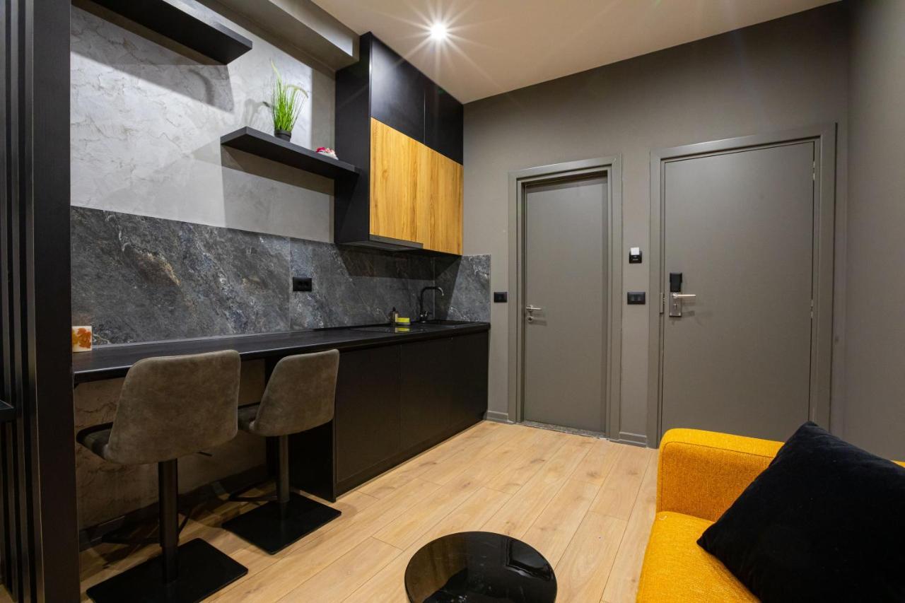 Dea'S Apartaments Тирана Екстер'єр фото