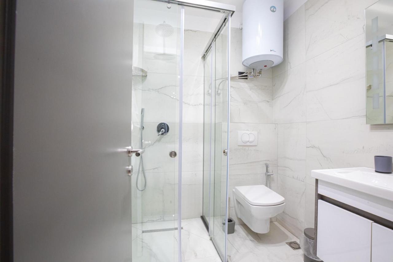 Dea'S Apartaments Тирана Екстер'єр фото