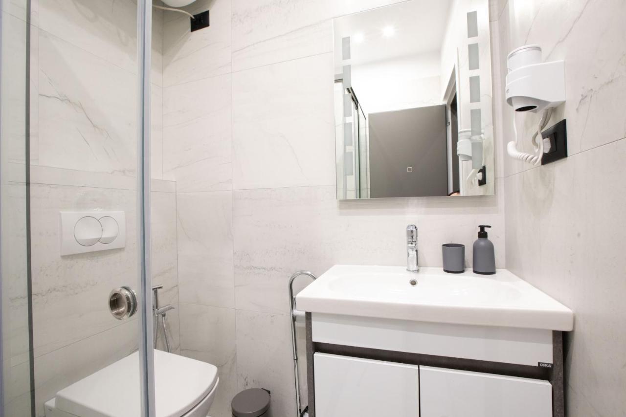 Dea'S Apartaments Тирана Екстер'єр фото